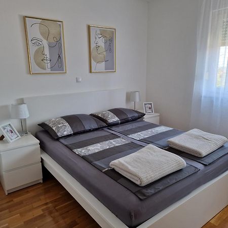 Apartman Nicol Ližnjan エクステリア 写真