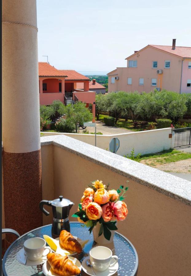 Apartman Nicol Ližnjan エクステリア 写真